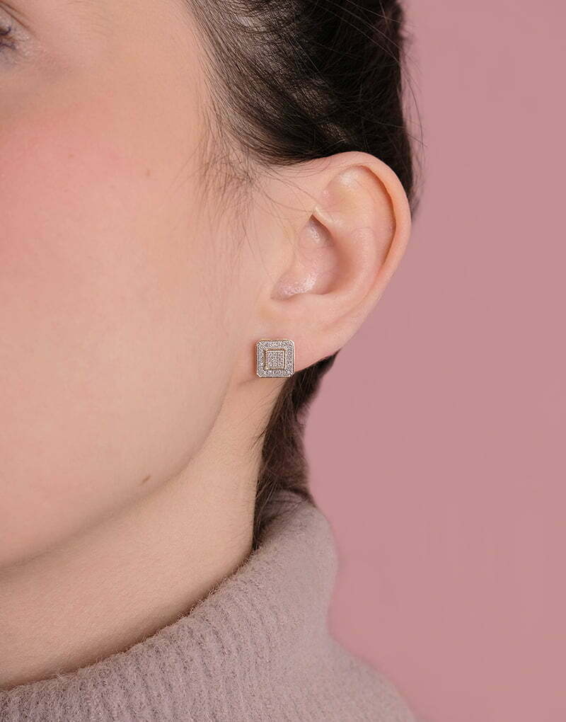 Kwadratowe kolczyki z brylantami od Venetia Jewels, elegancki dodatek do każdej stylizacji