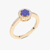 Złoty pierścionek z szafirem i diamentami, ozdobiony niebieskimi szafirami i diamentowym wykończeniem