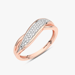 Elegancki pierścionek z brylantami 14k w złocie różowym, z falującym wzorem i błyszczącymi diamentami