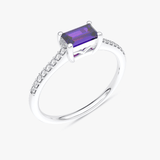 Elegancki pierścionek vintage z tanzanitem i brylantami od Venetia Jewels w srebrnym wykończeniu