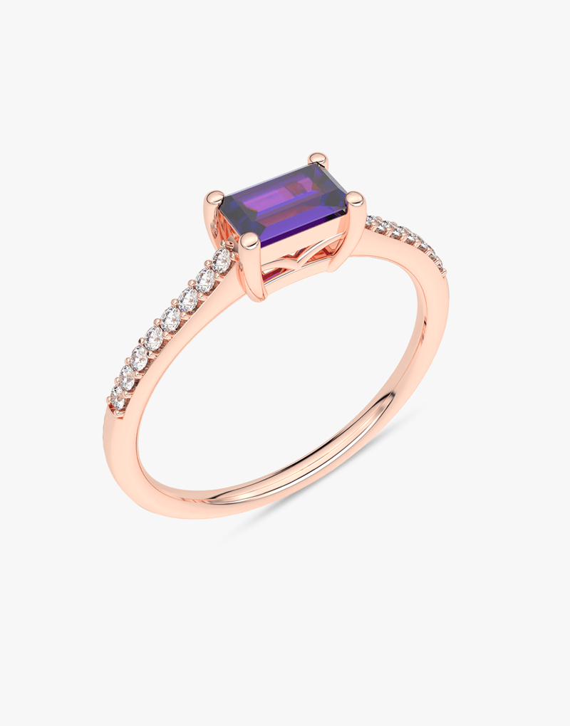 Pierścionek vintage z tanzanitem i brylantami na różowym złocie z eleganckim wykończeniem.