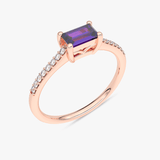 Pierścionek vintage z tanzanitem i brylantami na różowym złocie z eleganckim wykończeniem.