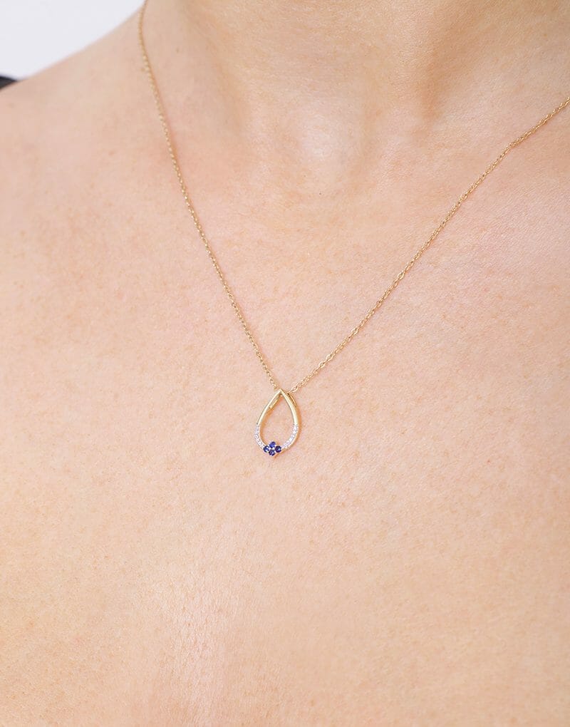 Zawieszka łezka z niebieskimi brylantami na złotym łańcuszku, elegancka biżuteria od Venetia Jewels