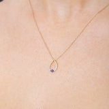Zawieszka łezka z niebieskimi brylantami na złotym łańcuszku, elegancka biżuteria od Venetia Jewels