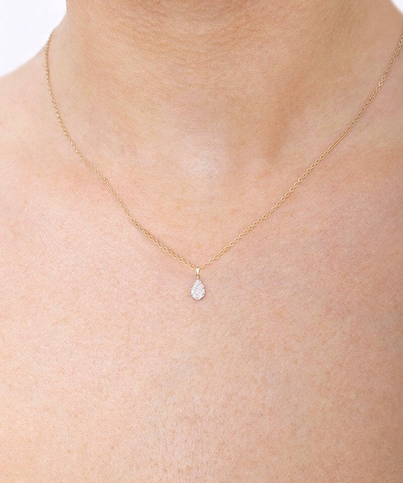 Zawieszka łezka złoto z błyszczącym kamieniem na delikatnym łańcuszku od Venetia Jewels