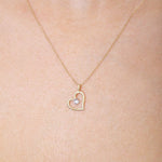 Zawieszka serce złoto 585 z diamentowym akcentem na cienkim łańcuszku, idealna na prezent