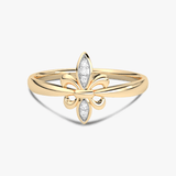 Złoty pierścionek motyl z delikatnym wzorem i błyszczącymi kamieniami dla eleganckiego stylu