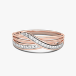 Złoty pierścionek z brylantami w nowoczesnym designie z delikatnymi splotami złota