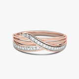 Złoty pierścionek z brylantami w nowoczesnym designie z delikatnymi splotami złota