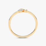 Złoty pierścionek z brylantami o minimalistycznym designie idealny na specjalne okazje