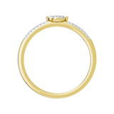 Złoty pierścionek z owalną rozetą z brylantami