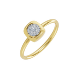 Złoty pierścionek z centralnym motywem wysadzanym brylantami