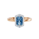 Złoty pierścionek z niebieskim topazem i brylantami