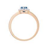 Złoty pierścionek z niebieskim topazem i brylantami