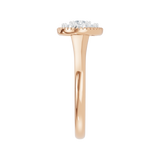 Złoty pierścionek z okrągłym motywem i brylantami