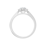 Złoty pierścionek z delikatną brylantową rozetą