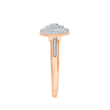 Złoty pierścionek z kwadratową brylantową rozetą