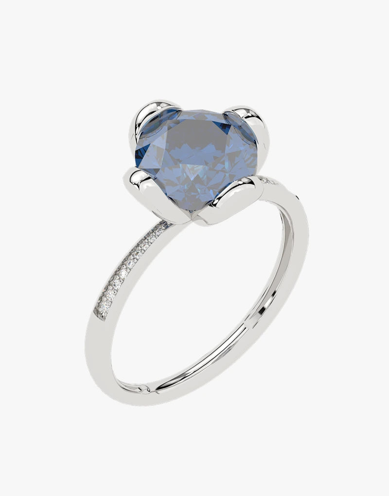 Złoty pierścionek z topazem London Blue, elegancka biżuteria od Venetia Jewels z diamentowymi akcentami