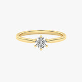 Złoty pierścionek zaręczynowy z brylantem, elegancki i klasyczny design od Venetia Jewels