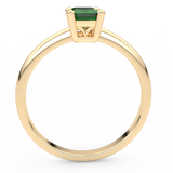 Złoty pierścionek zaręczynowy ze szmaragdem w minimalistycznym stylu od Venetia Jewels